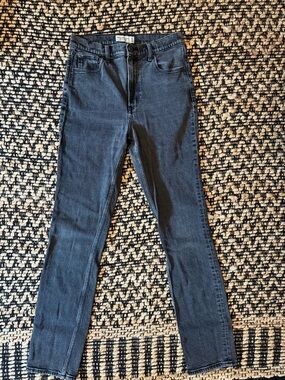 Abercrombie & Fitch Women's Slim Straight Ultra High Rise Jeans Size 28 Long